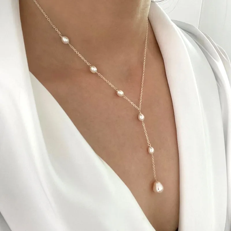 PENDANT & PEARL NECKLACE